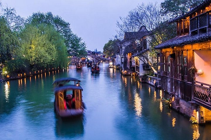 Escapada Romântica para a Cidade Aquática de Zhujiajiao - Image 1